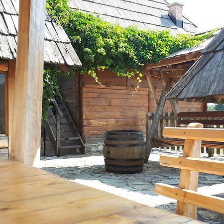 Konoba Ognjiste Bed & Breakfast Sokolac  Bagian luar foto