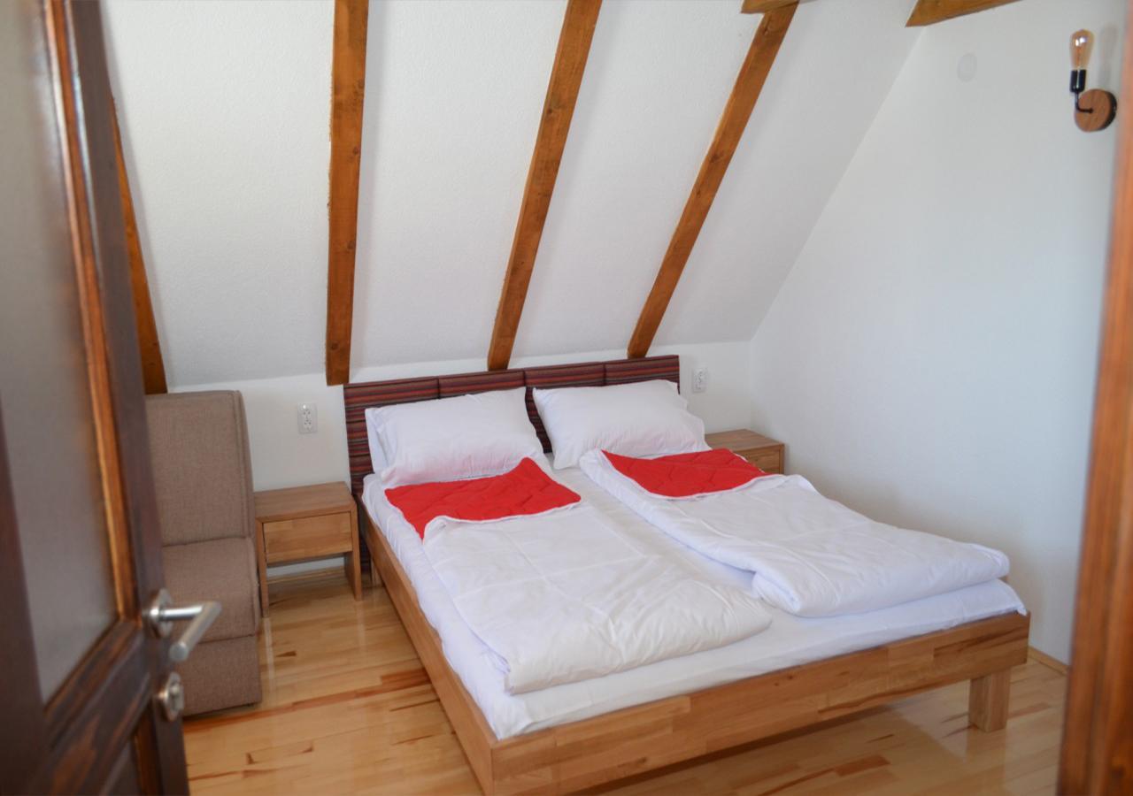 Konoba Ognjiste Bed & Breakfast Sokolac  Bagian luar foto