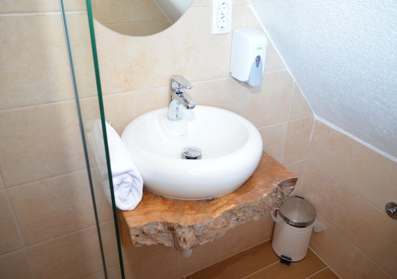Konoba Ognjiste Bed & Breakfast Sokolac  Bagian luar foto