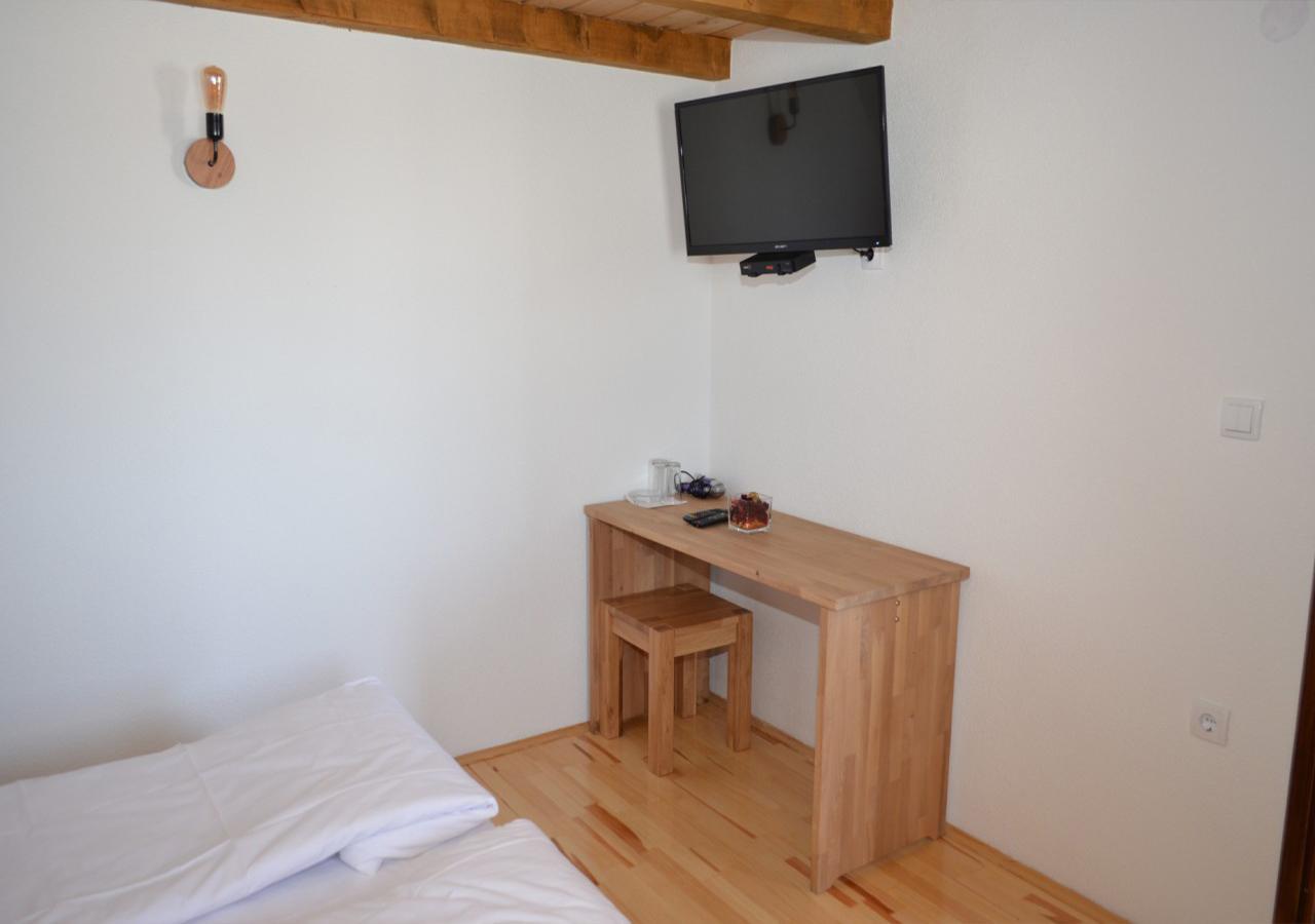 Konoba Ognjiste Bed & Breakfast Sokolac  Bagian luar foto