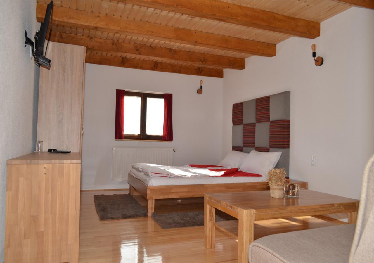 Konoba Ognjiste Bed & Breakfast Sokolac  Bagian luar foto