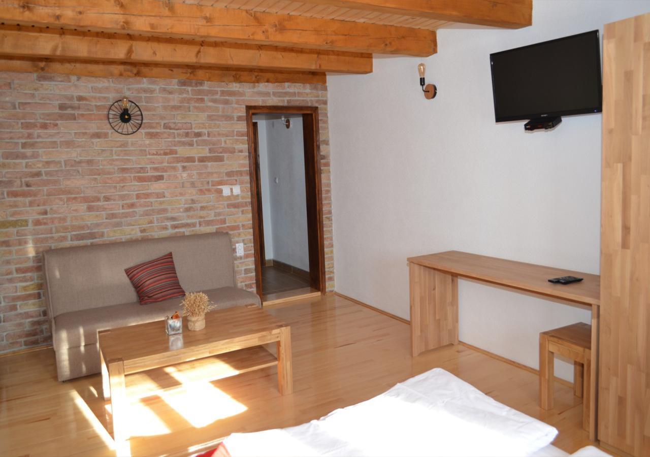Konoba Ognjiste Bed & Breakfast Sokolac  Bagian luar foto