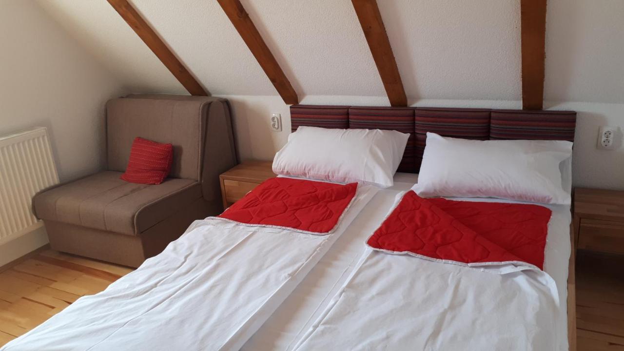 Konoba Ognjiste Bed & Breakfast Sokolac  Bagian luar foto