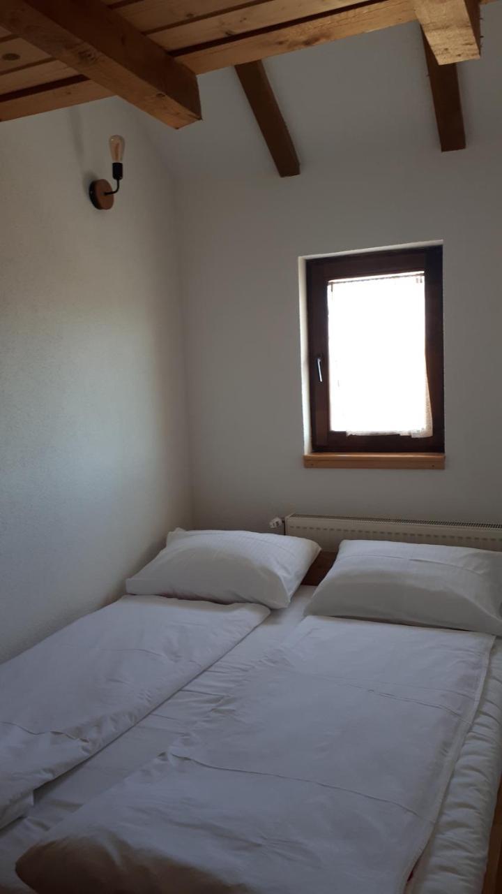 Konoba Ognjiste Bed & Breakfast Sokolac  Bagian luar foto