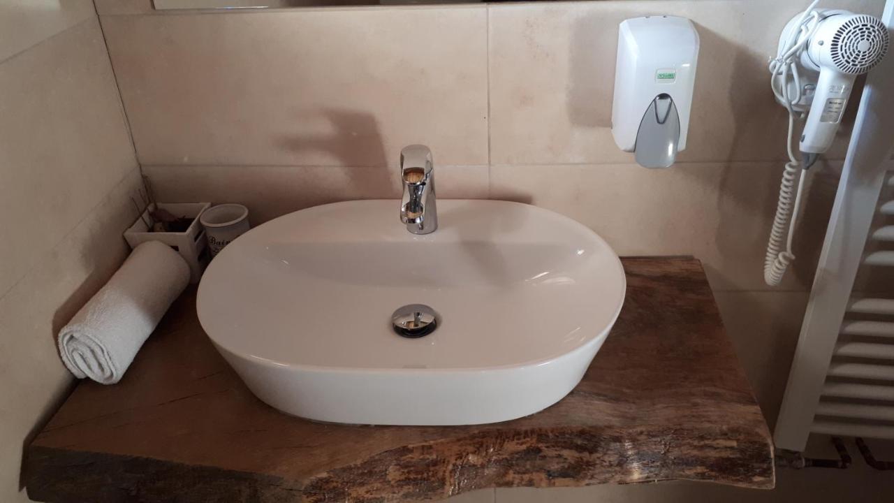 Konoba Ognjiste Bed & Breakfast Sokolac  Bagian luar foto
