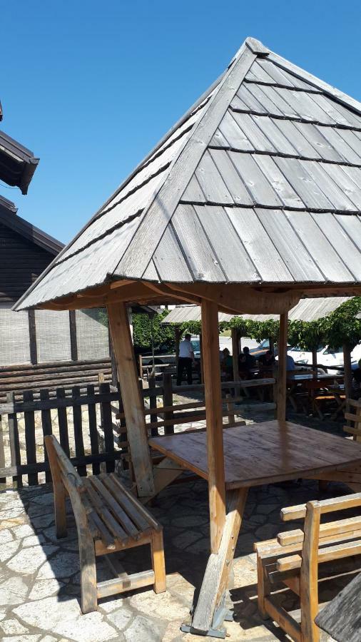 Konoba Ognjiste Bed & Breakfast Sokolac  Bagian luar foto