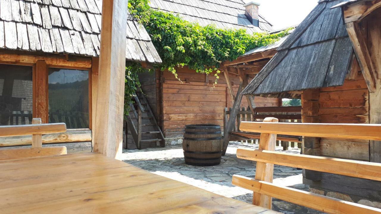 Konoba Ognjiste Bed & Breakfast Sokolac  Bagian luar foto