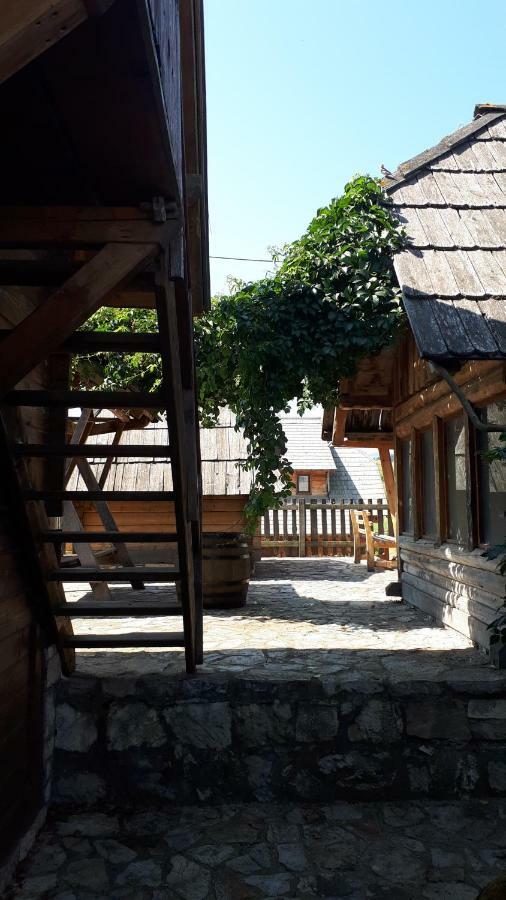 Konoba Ognjiste Bed & Breakfast Sokolac  Bagian luar foto