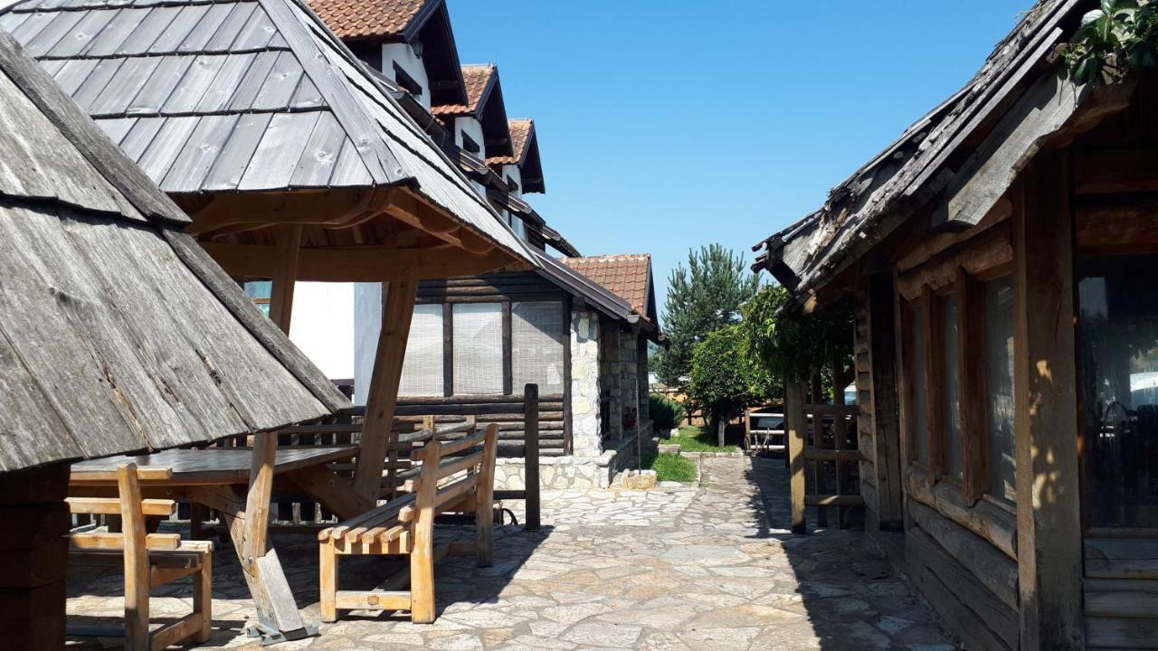 Konoba Ognjiste Bed & Breakfast Sokolac  Bagian luar foto