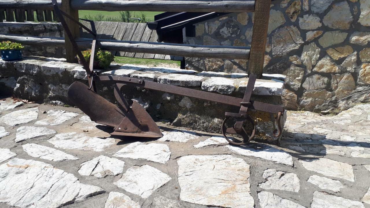 Konoba Ognjiste Bed & Breakfast Sokolac  Bagian luar foto