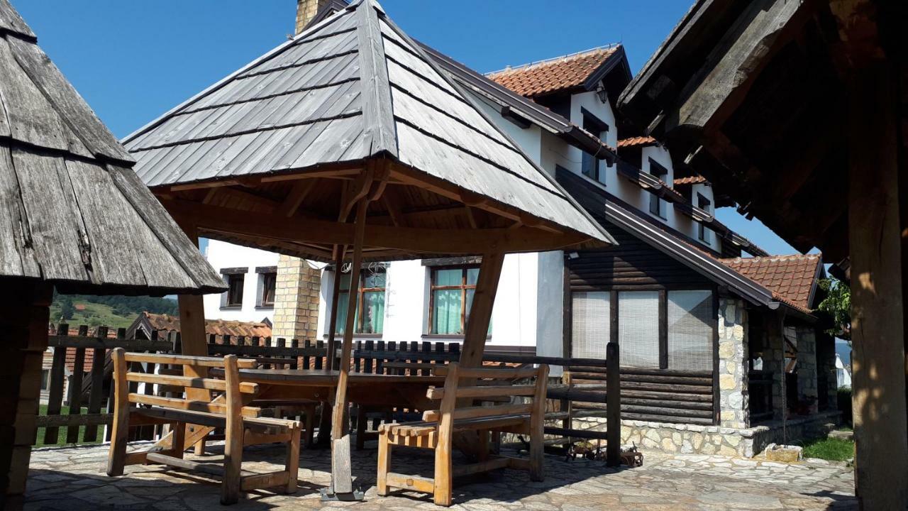 Konoba Ognjiste Bed & Breakfast Sokolac  Bagian luar foto