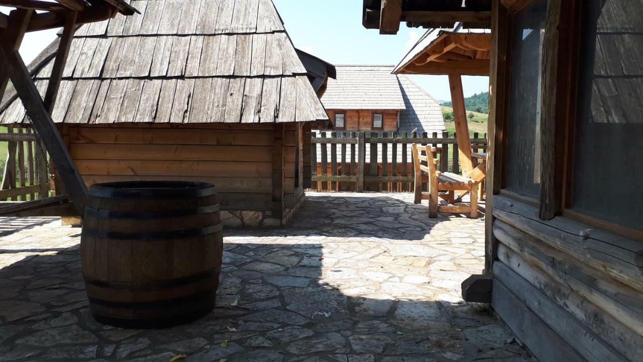 Konoba Ognjiste Bed & Breakfast Sokolac  Bagian luar foto