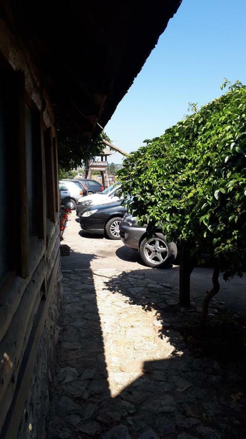 Konoba Ognjiste Bed & Breakfast Sokolac  Bagian luar foto