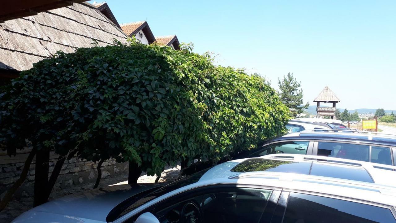 Konoba Ognjiste Bed & Breakfast Sokolac  Bagian luar foto