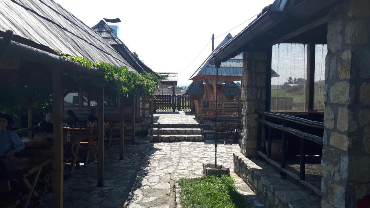 Konoba Ognjiste Bed & Breakfast Sokolac  Bagian luar foto